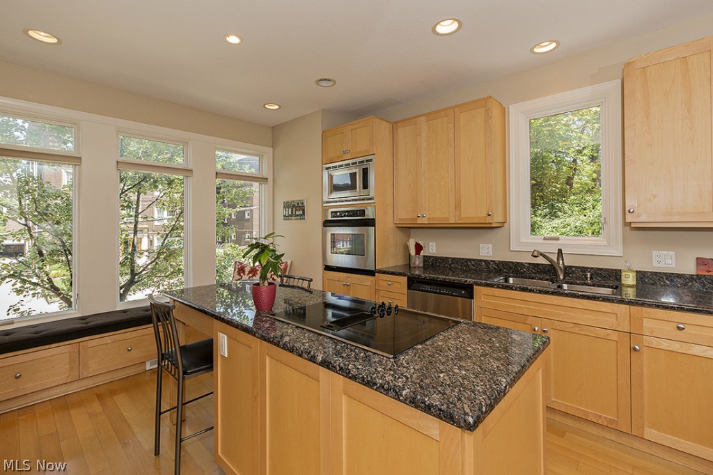 Cedarmount Condo Ph 03 - Residential