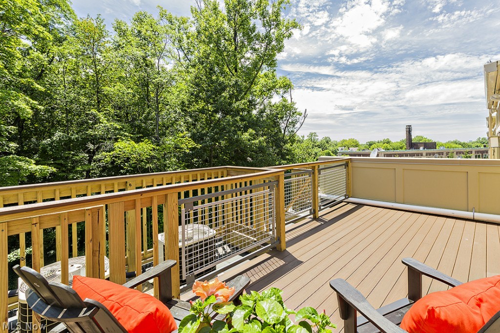 Cedarmount Condo Ph 03 - Residential