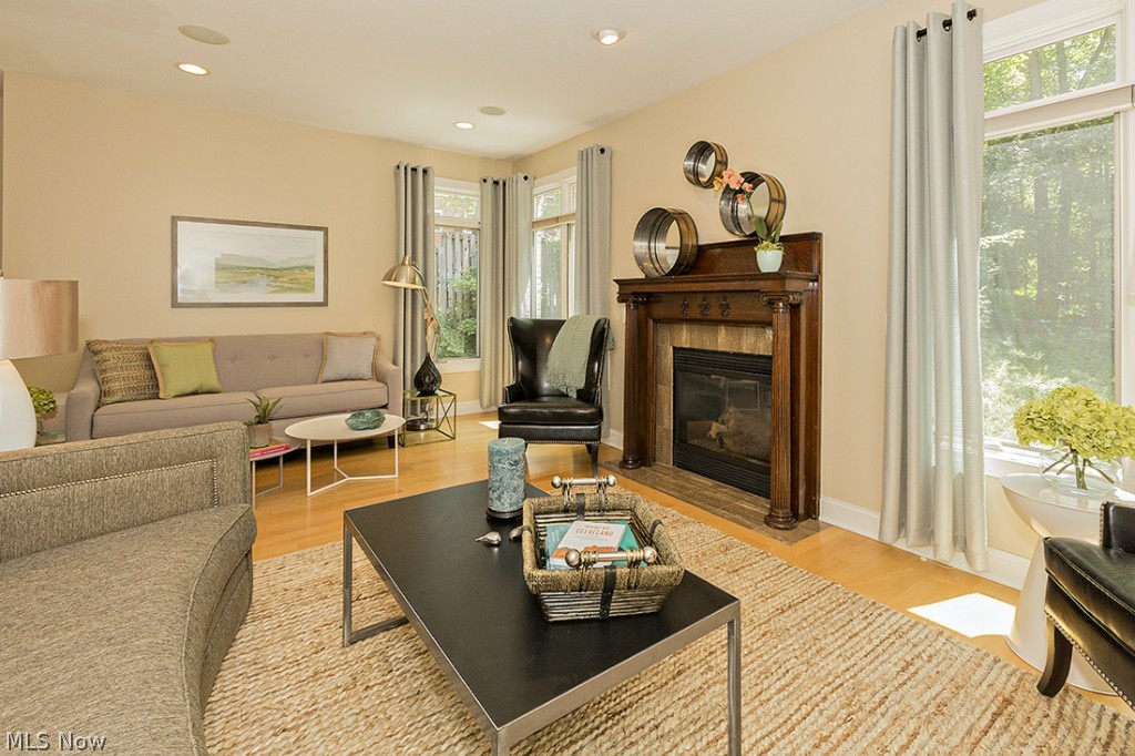 Cedarmount Condo Ph 03 - Residential