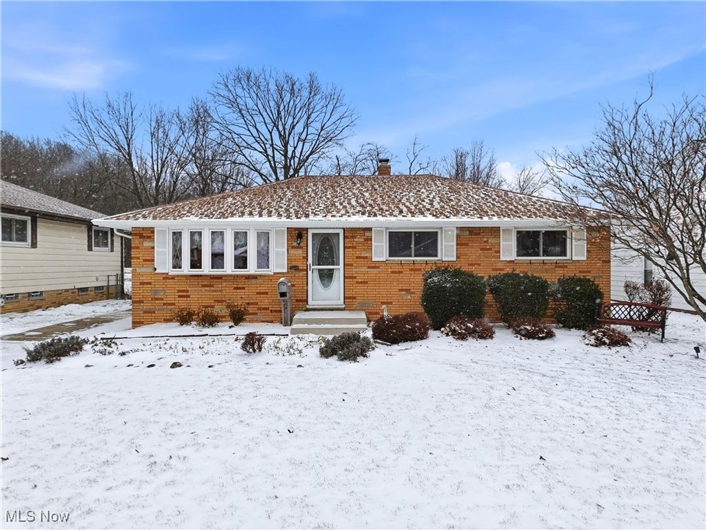 Photo of 5905 Regency Drive, Parma, OH 44129 (MLS # 5179068)