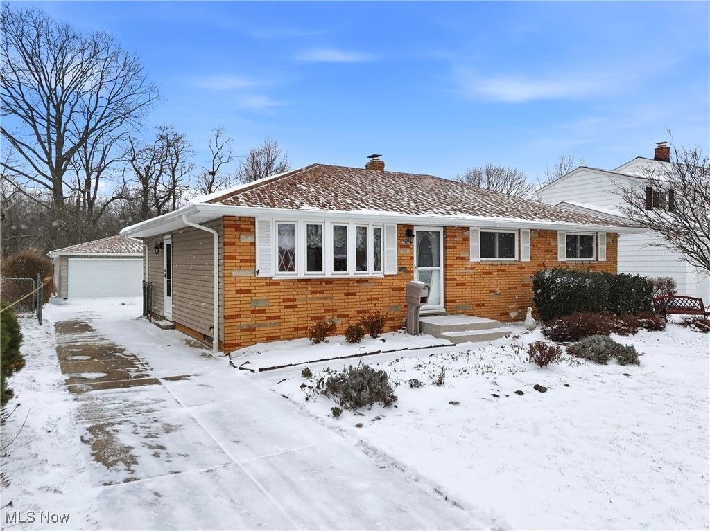 Photo of 5905 Regency Drive, Parma, OH 44129 (MLS # 5179068)