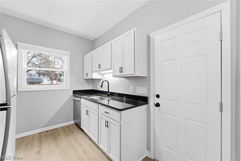 Tiny photo for 1535 Lakewood Avenue, Lakewood, OH 44107 (MLS # 5187210)