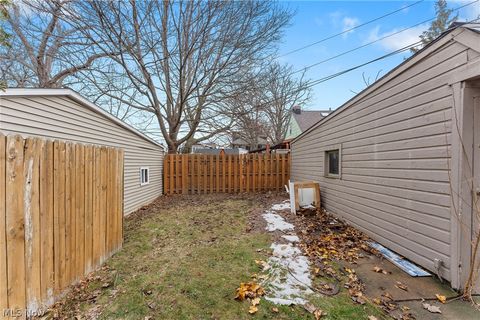 Tiny photo for 1535 Lakewood Avenue, Lakewood, OH 44107 (MLS # 5187210)