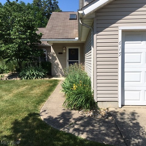 Spacious 3 bedroom, 2 full bath condo located on a cul-de-sac at the top of the hill. The cathedral ceilings makes the first floor seem wide open. The downstairs bath has a newer vanity and sink, toilet and flooring. The well appointed kitchen features all appliances. There is a keyless entry from the garage.
Two patios overlook a wooded private quiet area.
Truly a must see! SALE IS SUBJECT TO PROBATE APPROVAL!!!