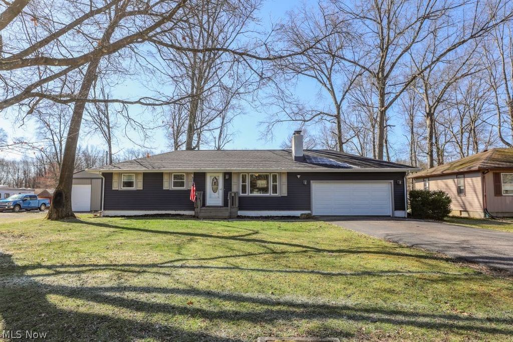 Photo of 17997 Hillcrest Drive, Lake Milton, OH 44429 (MLS # 5195888)