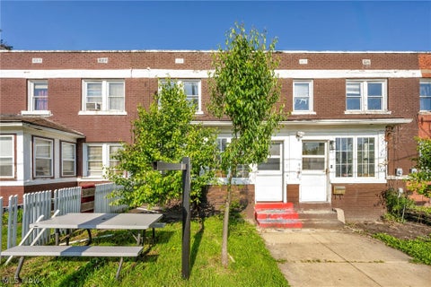 Condo For Sale - 8 Anaconda Road<br/> Akron, OH 44310
