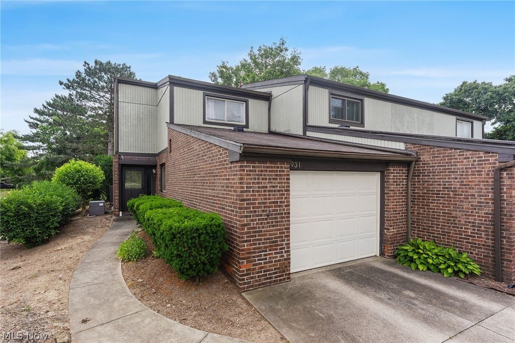 Photo of 931 Trimble Drive, Akron, OH 44307 (MLS # 5218316)