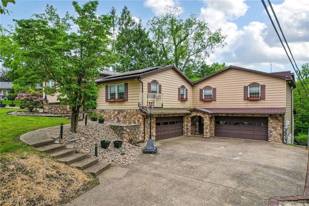 2015 Dunzweiler Drive, Zanesville, Ohio image 3