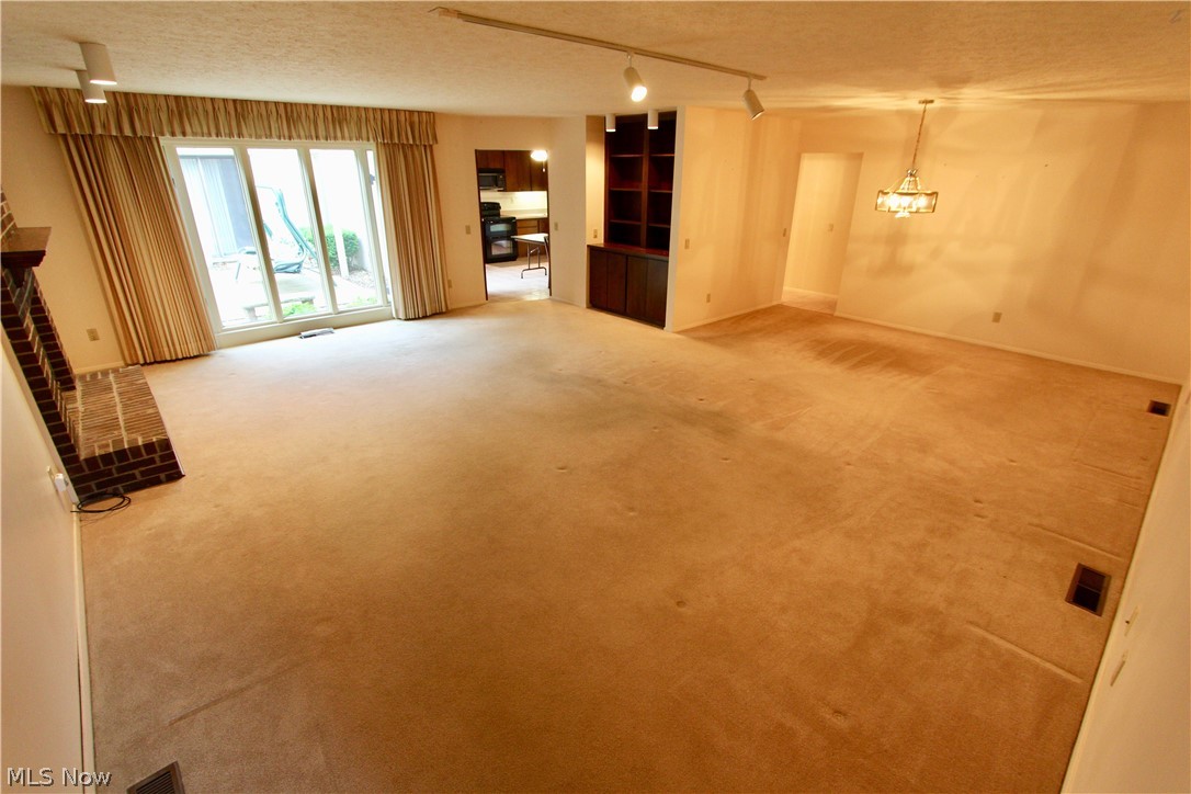 Meadows Condo - Residential