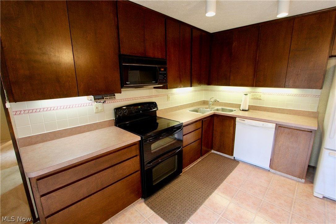 Meadows Condo - Residential