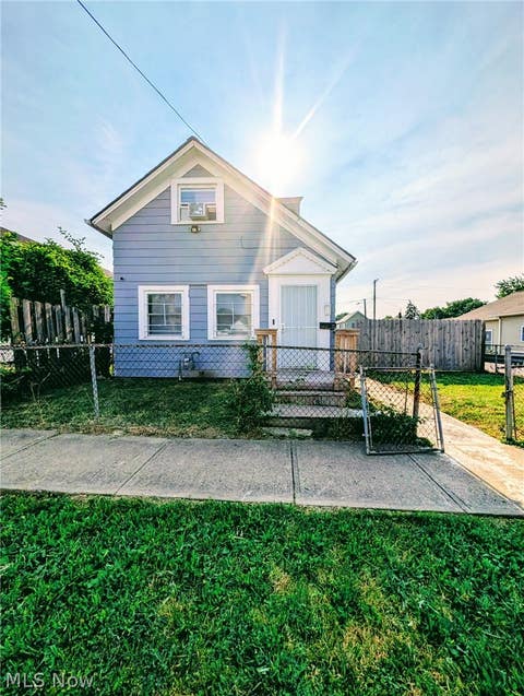 Photo of 3233 W 52nd Street, Cleveland, OH 44102 (MLS # 5233459)