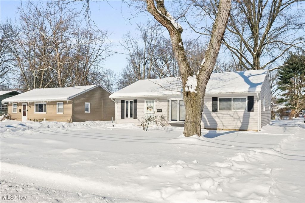 Photo of 246 Kempton Dr, Berea, OH 44017 (MLS # 5183978)