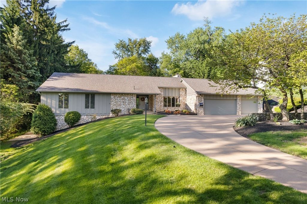 Photo of 3200 Croydon Drive NW, Canton, OH 44718 (MLS # 5211616)