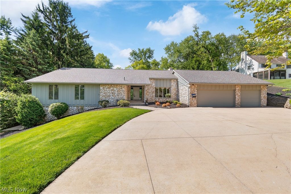 Photo of 3200 Croydon Drive NW, Canton, OH 44718 (MLS # 5211616)