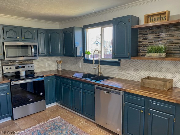 Main image without alt text