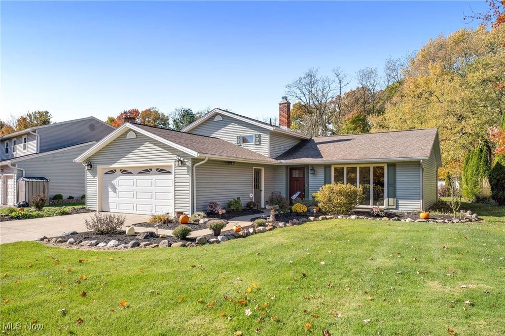 Photo of 1900 Thorpe Circle, Brunswick, OH 44212 (MLS # 5167637)