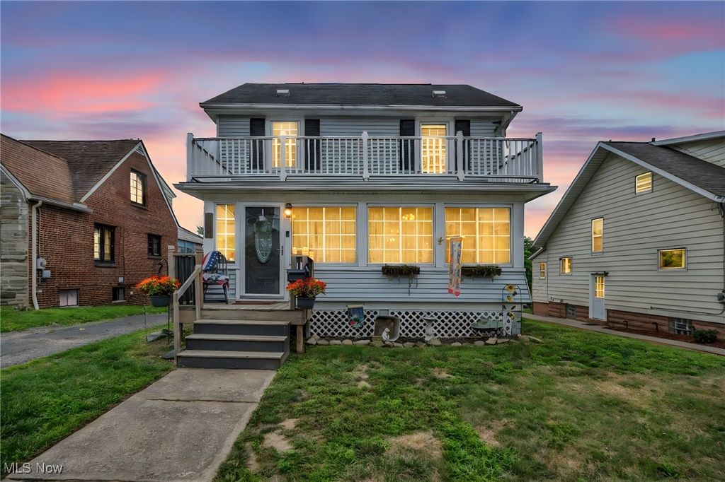 Photo of 308 E Baird Avenue, Barberton, OH 44203 (MLS # 5176637)