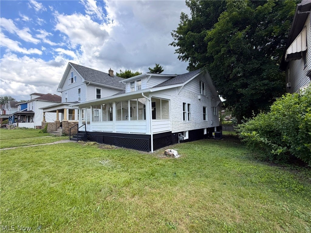 Photo of 1312 Wellesley Avenue, Steubenville, OH 43952 (MLS # 5217614)