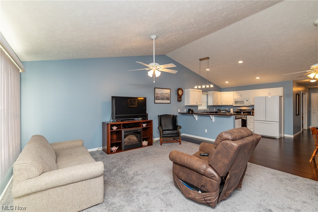 Market Square Twnhms Condo - Residential