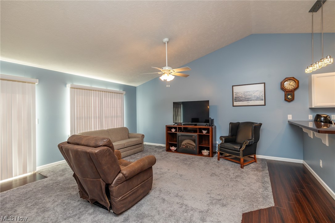 Market Square Twnhms Condo - Residential