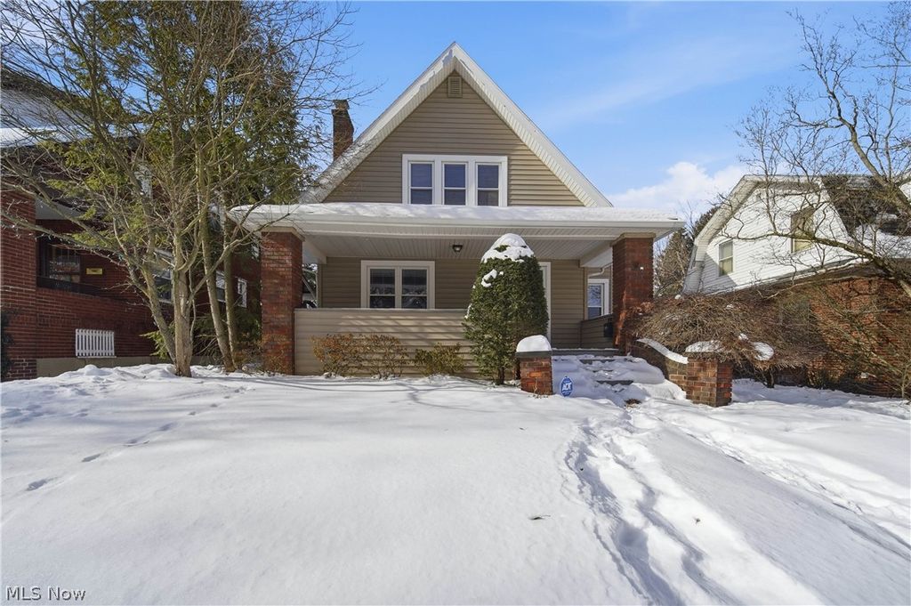 Photo of 154 Crescent Drive, Akron, OH 44301 (MLS # 5185379)