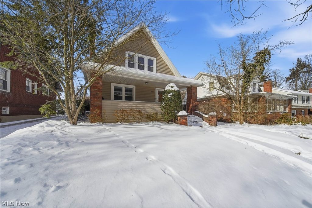Photo of 154 Crescent Drive, Akron, OH 44301 (MLS # 5185379)