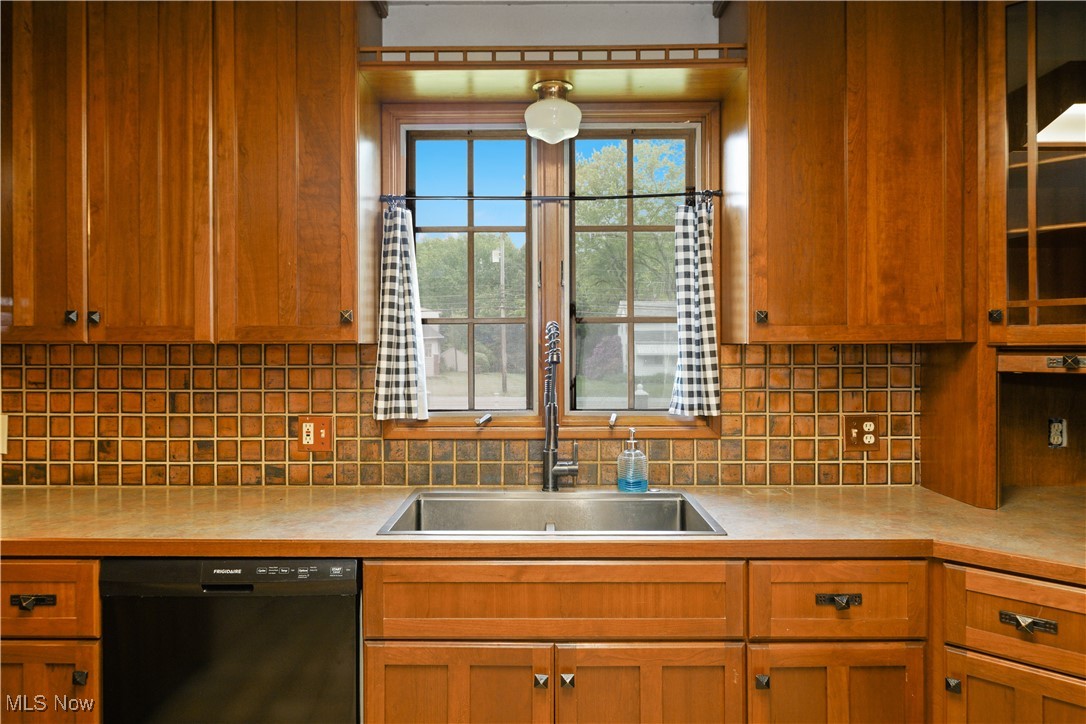 4088 Manchester Road, Akron, Ohio image 10