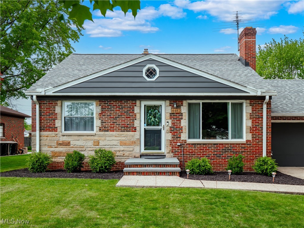 4482 Ranchview Avenue, North Olmsted, Ohio image 2