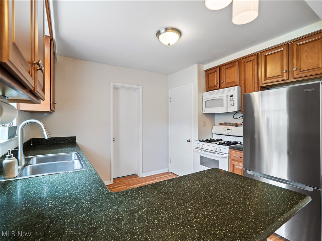 4482 Ranchview Avenue, North Olmsted, Ohio image 32
