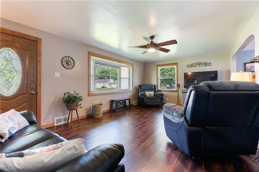 Photo of 4260 Broadway Avenue NE, Louisville, OH 44641 (MLS # 5211189)