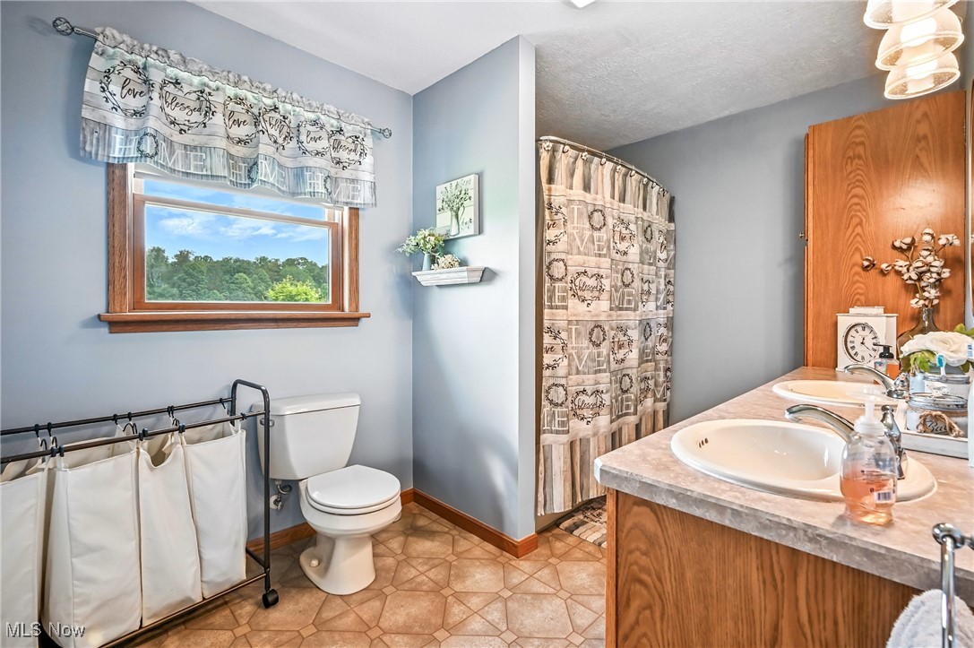 East Rochester, Ohio 44625, United States, 4 Bedrooms Bedrooms, ,2 BathroomsBathrooms,Residential,Active,169842