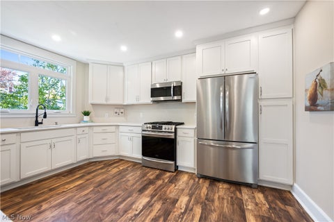 Tiny photo for 1320 Saint Charles AVE, Lakewood, OH 44107 (MLS # 5255998)