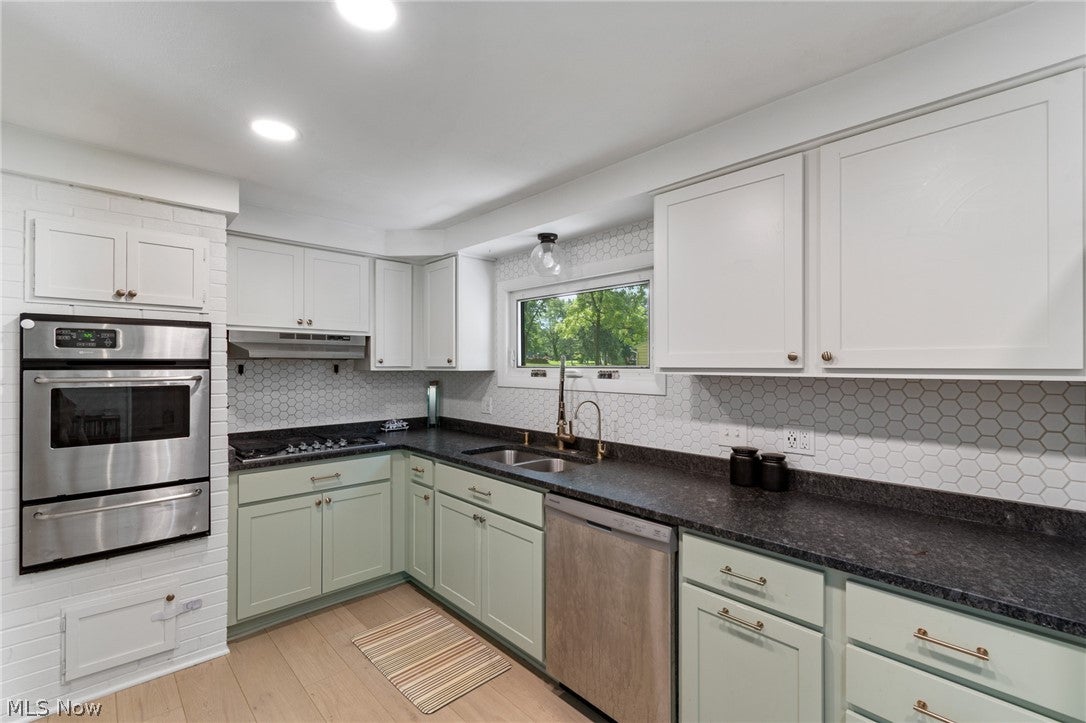 975 Colony Drive