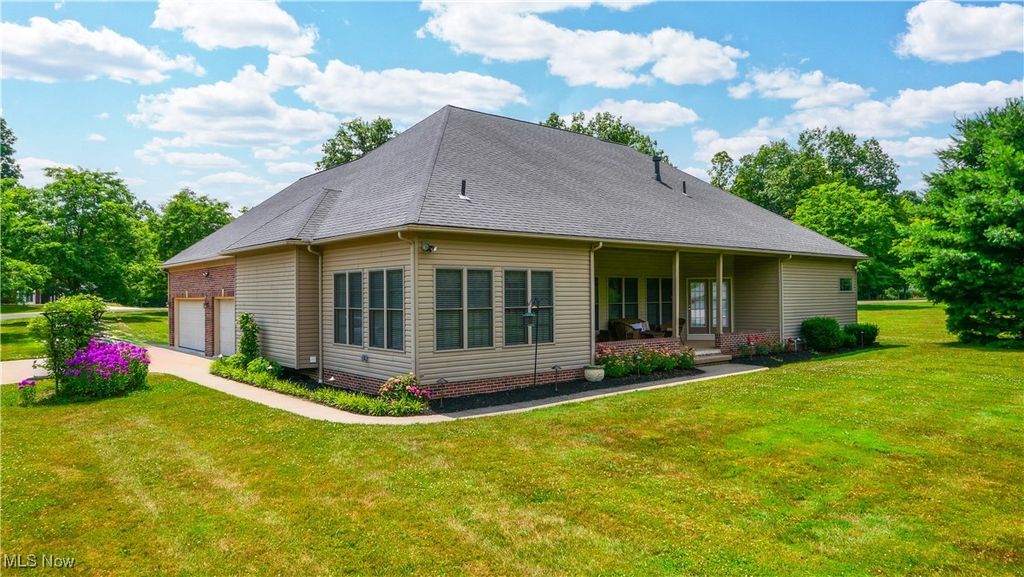 Photo of 11383 Rolling Meadows Drive, Garrettsville, OH 44231 (MLS # 5180679)