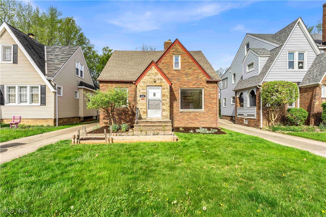 262 E 208th Street, Euclid, Ohio image 9