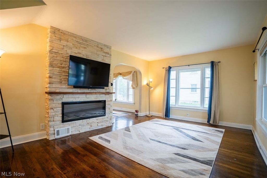 Photo of 3390 Charles Street, Cuyahoga Falls, OH 44221 (MLS # 5203356)