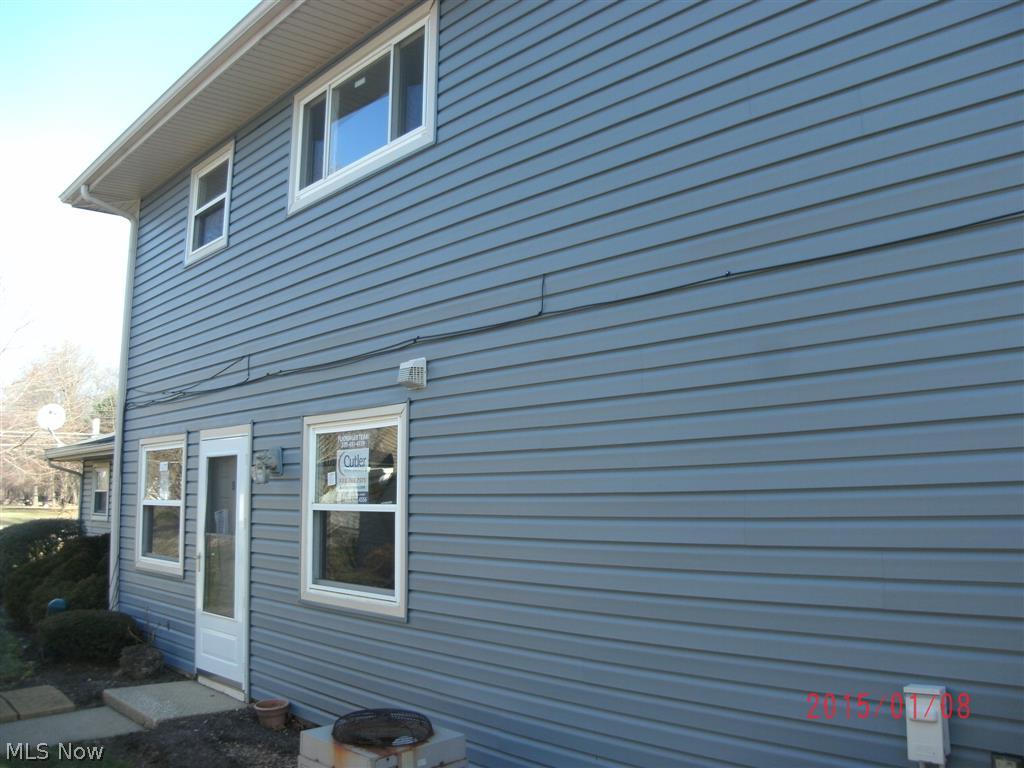 Two bedroom condo in Fairway Villas. This condo also has a one car detached garage and community swimming pool. This is a Fannie Mae HomePath property. Addendums can be printed from the MLS.