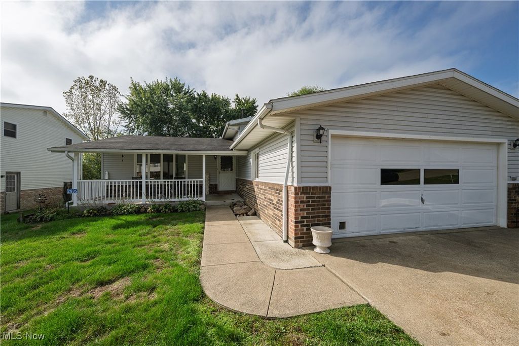 Photo of 2935 Farmington Circle SW, Canton, OH 44706 (MLS # 5163991)
