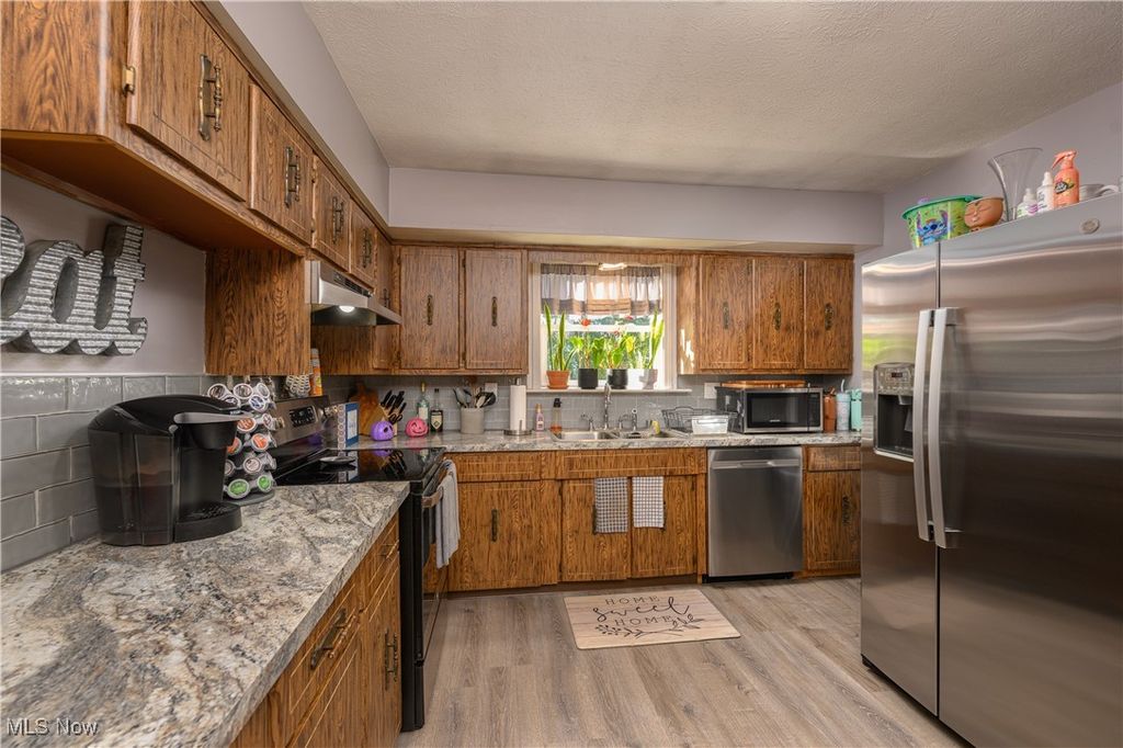 Photo of 2935 Farmington Circle SW, Canton, OH 44706 (MLS # 5163991)