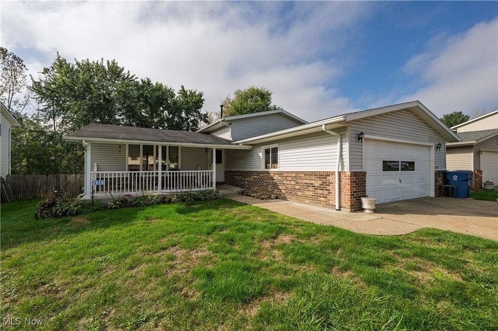 Photo of 2935 Farmington Circle SW, Canton, OH 44706 (MLS # 5163991)