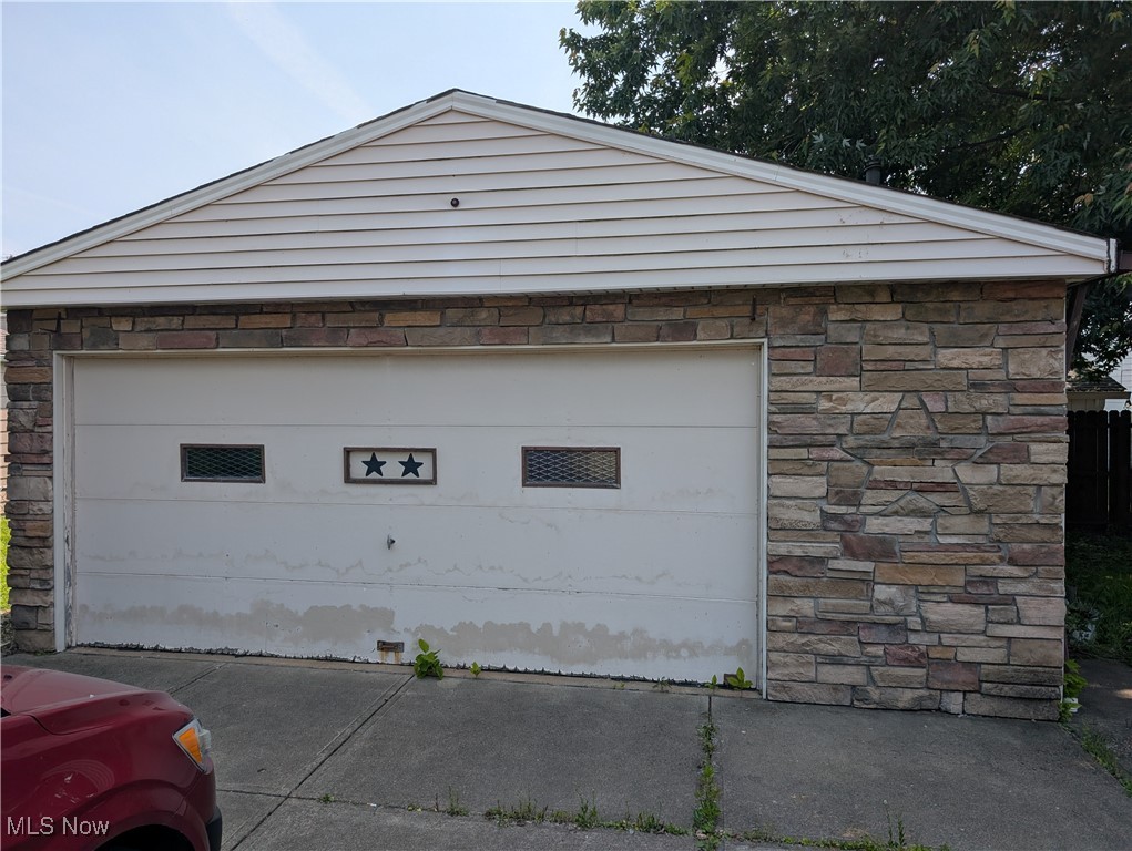 1009 E 347th Street, Eastlake, Ohio image 2