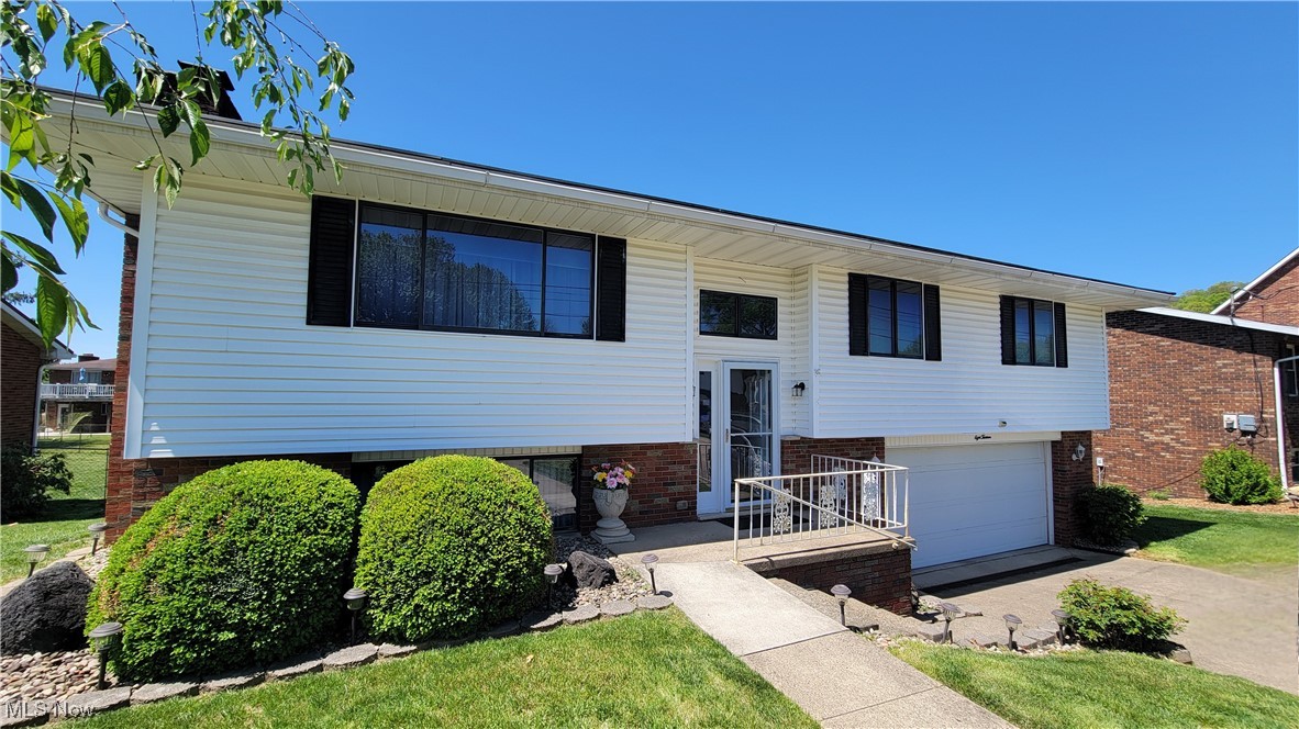 813 Brentwood Drive, Belpre, Ohio image 1