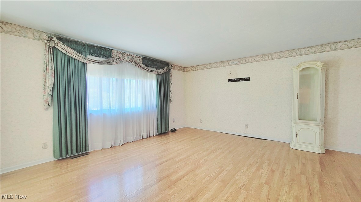 813 Brentwood Drive, Belpre, Ohio image 3