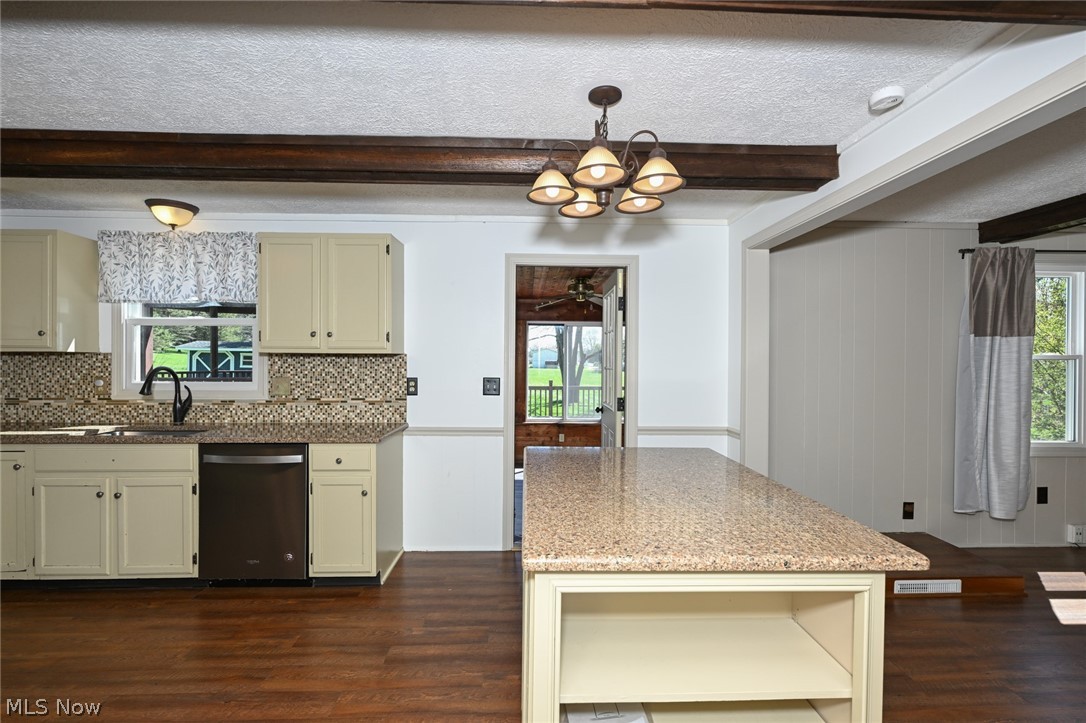 Williamsburg Village Estates - Residential