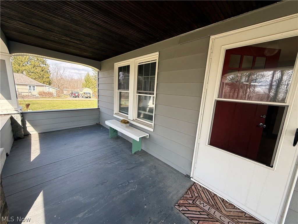 Photo of 364 N Chillicothe Road, Aurora, OH 44202 (MLS # 5191168)