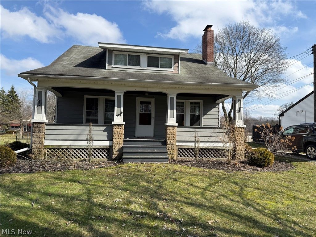 Photo of 364 N Chillicothe Road, Aurora, OH 44202 (MLS # 5191168)