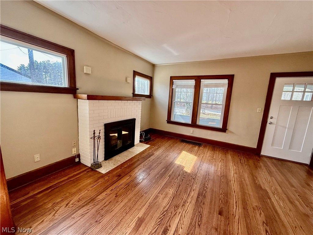 Photo of 364 N Chillicothe Road, Aurora, OH 44202 (MLS # 5191168)