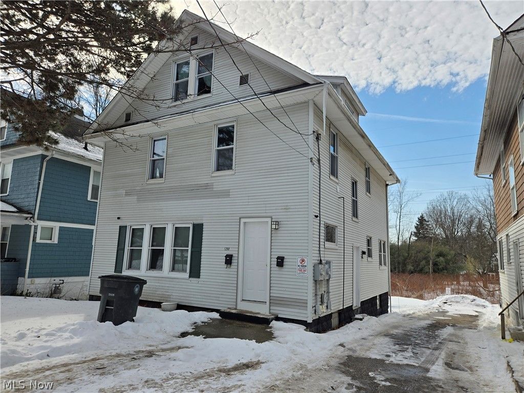 Photo of 1268 Pondview Avenue, Akron, OH 44305 (MLS # 5186378)