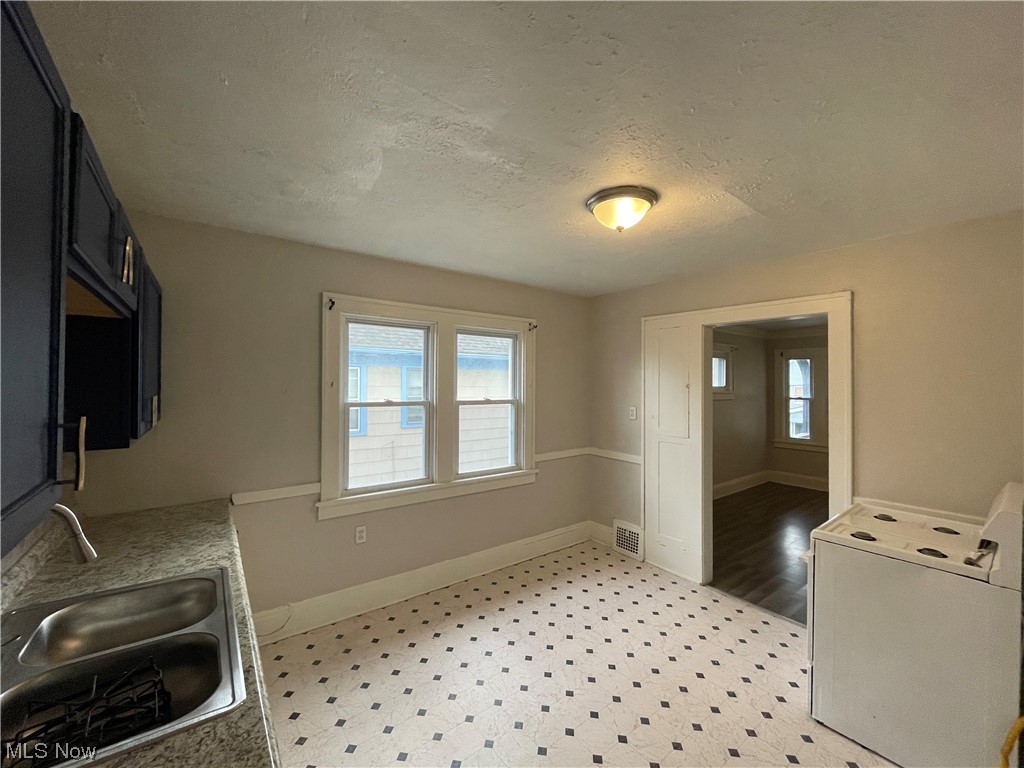 Sanda - Residential Lease