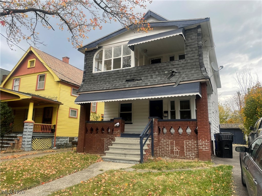 Clean, affordable one bedroom 2nd floor unit, equipped with modern bath and kitchen with a stove. Don't miss this one!Credit score of 600+. 500 - 600 is considered conditional.Less than 3 items in collections, excluding student loan and medical. Monthly income of 2.5 times the amount of the monthly rent.Thorough Eviction Check. $50 Non Refundable App Fee for all Adults who will be occupying the property.Applications can only be completed online.Typical Security Deposit equivalent to one months rent, pending results of background checks. Tenants must have the electric and gas transferred into their name and obtain renters insurance prior to receiving keys to the property. Housing vouchers accepted.